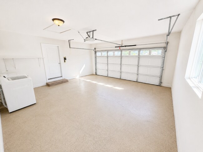 Building Photo - 3682 Bay Ave