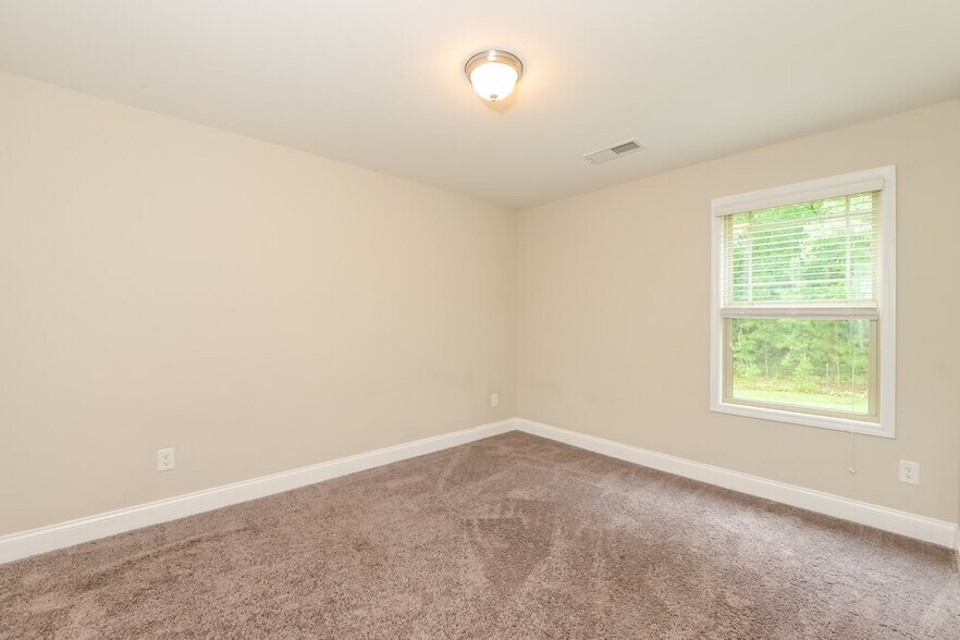 Building Photo - 592 Joneus Dr