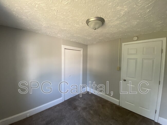 Building Photo - 351 Manor St