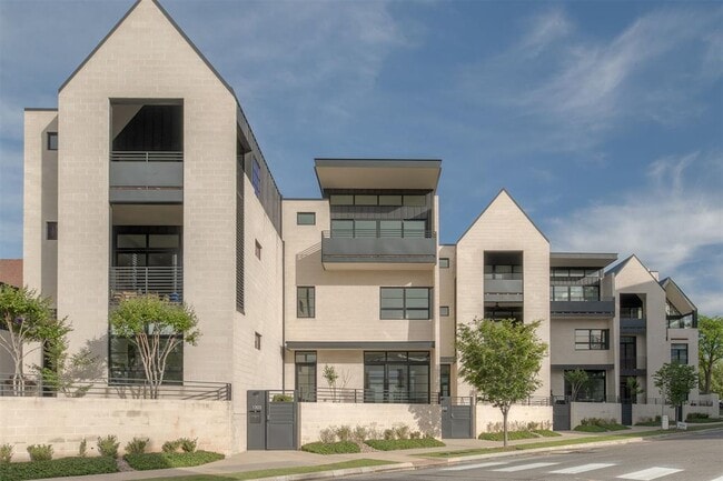 Building Photo - 1303 N Dewey Ave