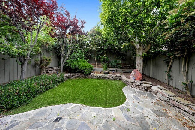 Building Photo - Gorgeous Contemporary Hilltop Laguna Beach Home - PANORAMIC OCEAN & CATALINA VIEWS!