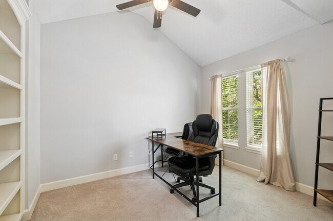 Building Photo - 5341 Meadowlark Dr