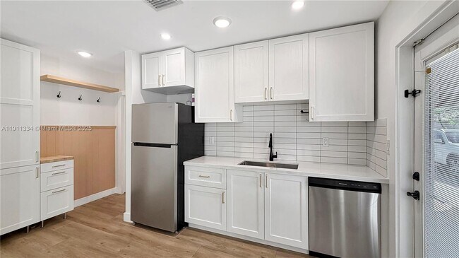 Building Photo - 7995 SW 140th Terrace