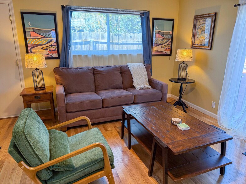 Building Photo - 16018 Windsor Dr