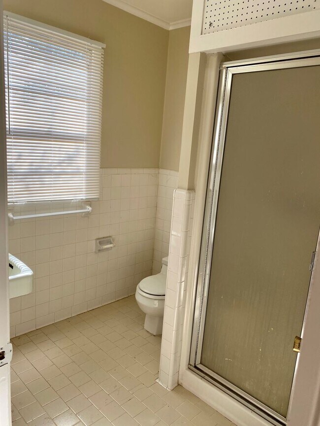 Building Photo - South Highlands Bungalow for Lease | 71104...