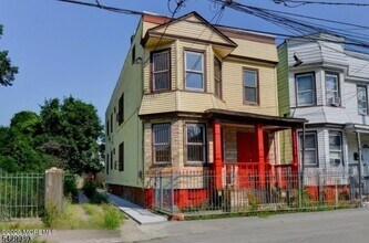 Building Photo - 307 21st St