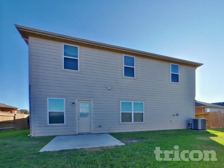 Building Photo - 401 Palomino Stand Dr