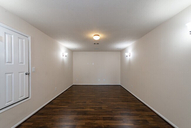 Building Photo - 26302 Fox Ridge Ln
