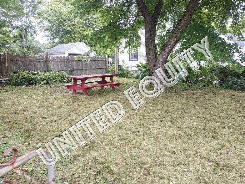 Building Photo - 3401 Earlham Dr