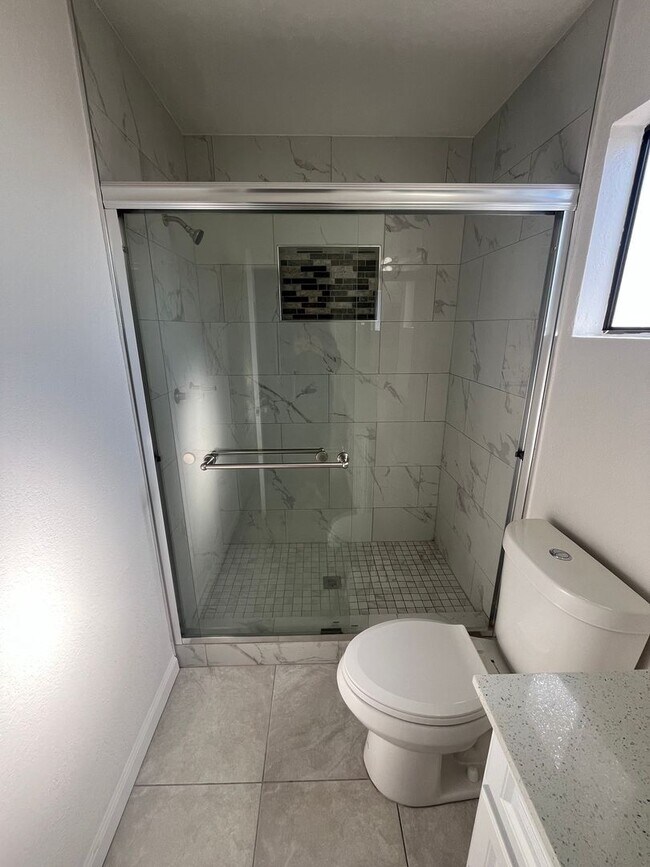 Building Photo - 248 E 5th St