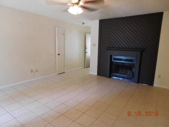 Building Photo - 206 Jason Dr