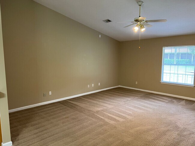 Building Photo - 204 Old Pond Dr