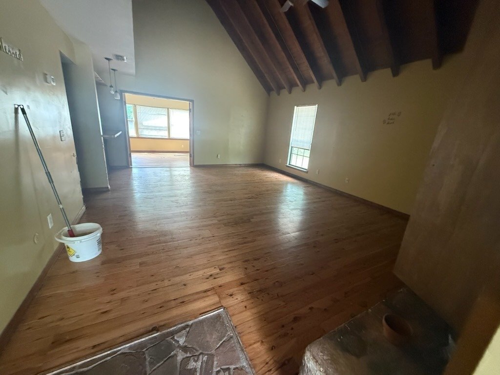 Building Photo - 302 Bernard Rd