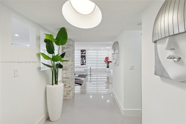 Building Photo - 2751 S Ocean Dr