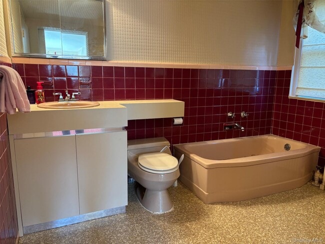 Building Photo - 185 S Country Rd