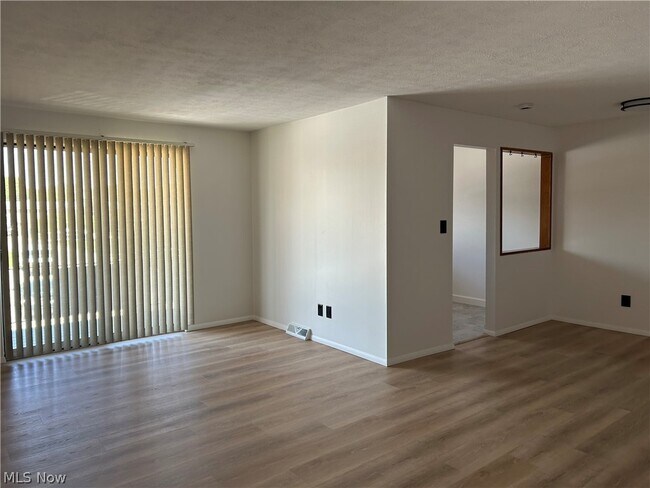 Building Photo - 24635 Clareshire Dr