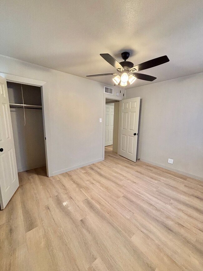 Building Photo - Now Available - 3 Bedroom Home!!