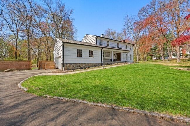 Building Photo - 10 Old Forge Rd