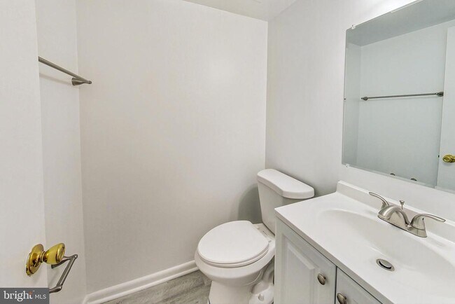 Building Photo - 906 West Side Dr