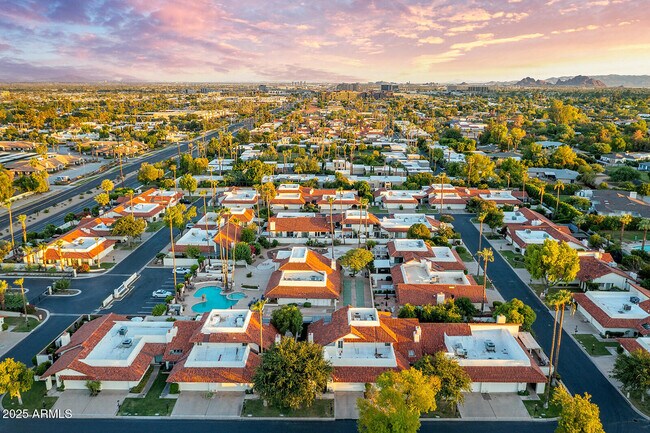 Building Photo - 5822 N Scottsdale Rd