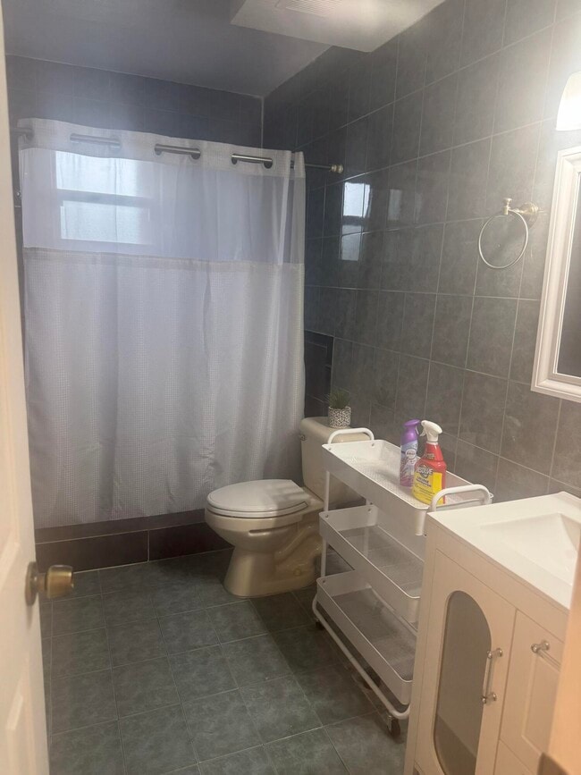 Building Photo - 3335 W 8th Ave