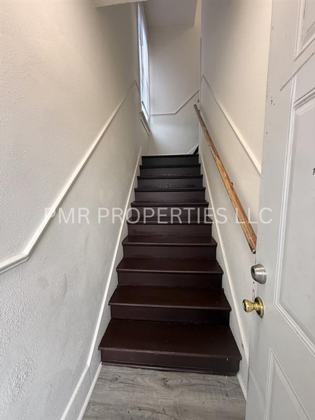 Building Photo - 902 5th Ave