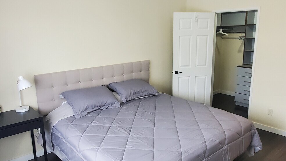 Building Photo - 8741 Darby Ave