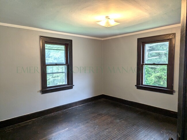 Building Photo - 326 N Independence Ave
