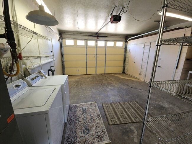 Building Photo - 25 Mary Ln