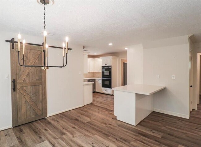 Building Photo - 15626 Canterbury Forest Dr