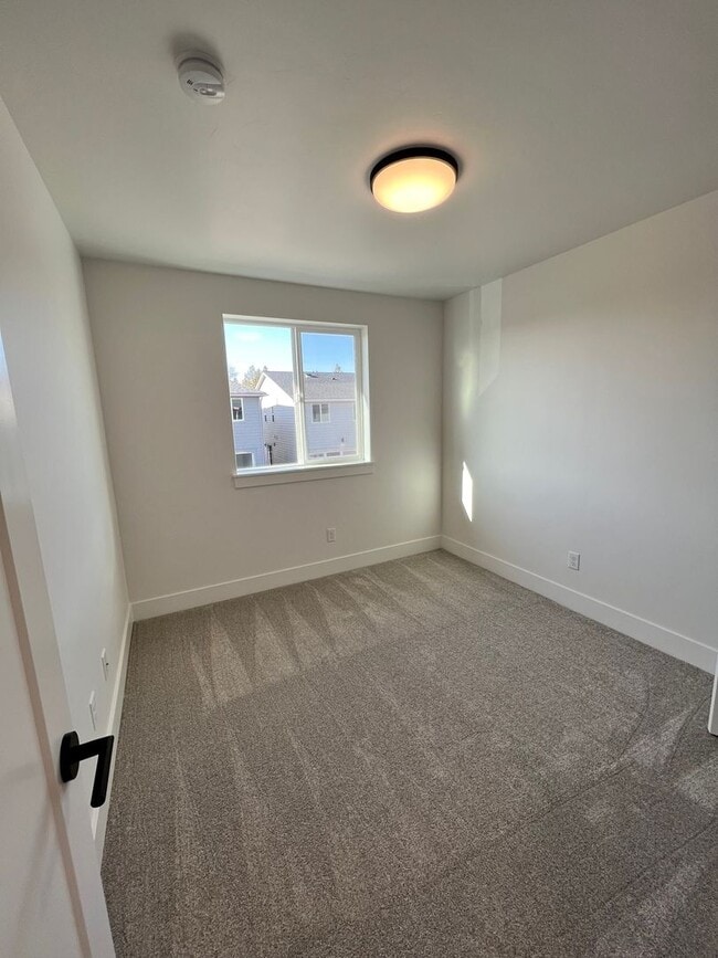 Building Photo - Petrosa 3 Bedroom Townhome