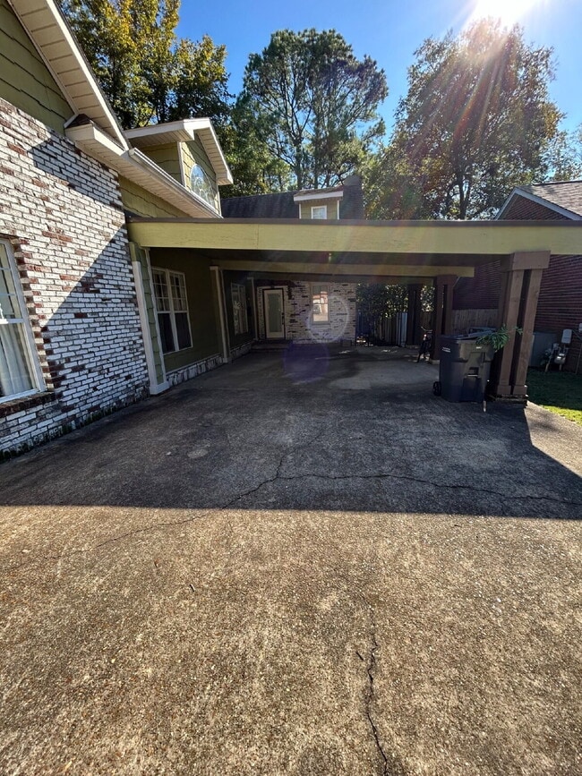 Building Photo - "Charming 4-Bedroom Retreat with Granite Finishes, Cozy Fireplace & Expansive 4399 Sq Ft Layout i...