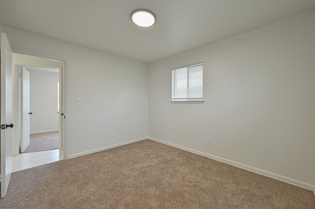 Building Photo - 505 N Norman Ave