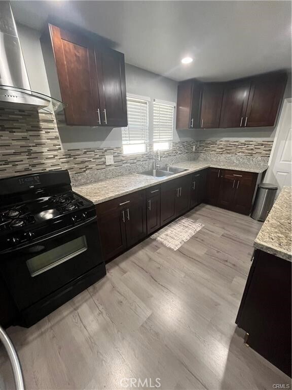 Building Photo - 12213 Pine St