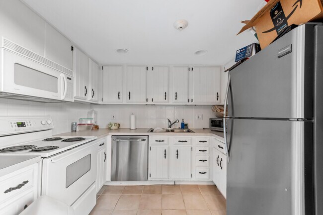 Building Photo - 2400 Presidential Way