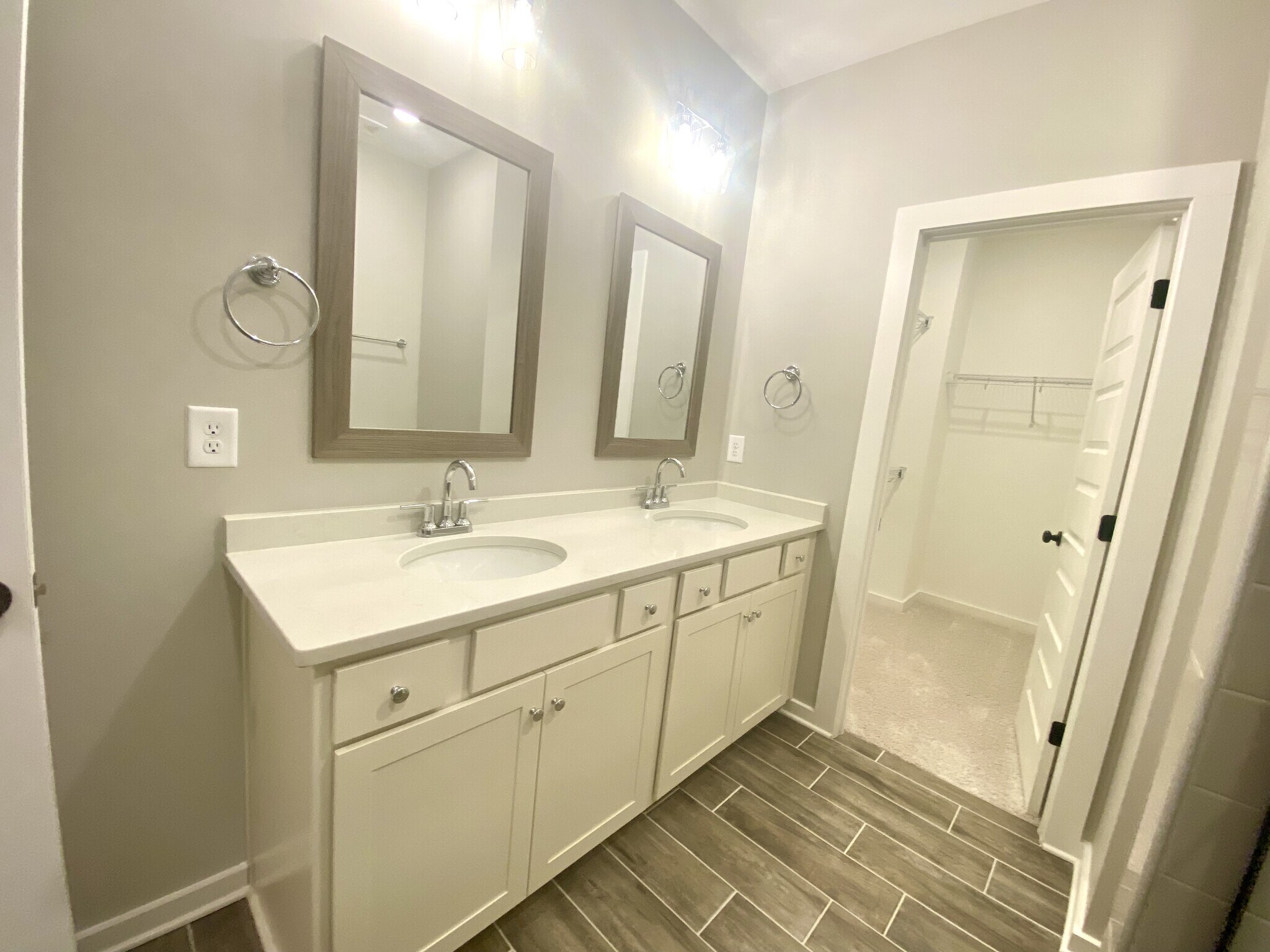 Building Photo - 1026 Windsor Dr