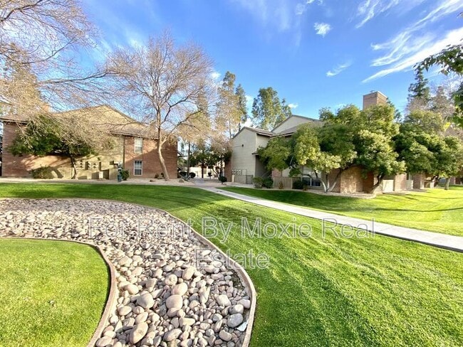 Building Photo - 200 E Southern Ave