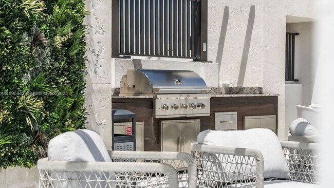 Building Photo - 1030 15th St