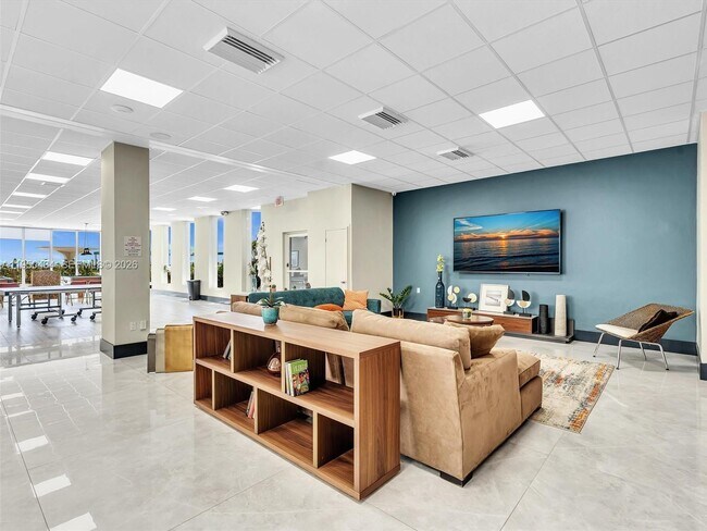 Building Photo - 3140 S Ocean Dr