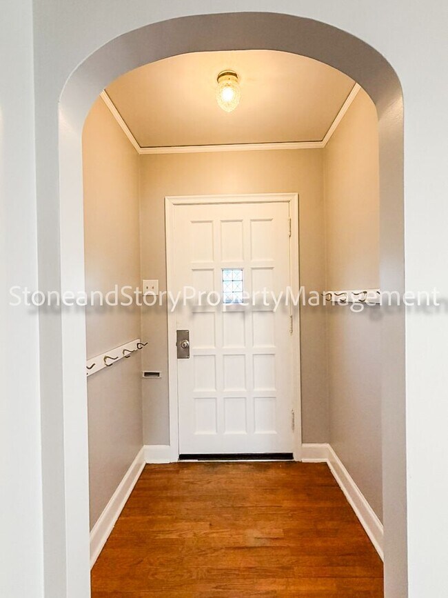 Building Photo - Large 2 story home in Oakland with large garage