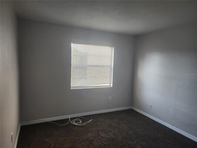 Building Photo - 7210 N Manhattan Ave