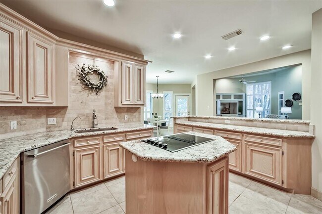 Building Photo - 16 Kelliwood Ct Cir