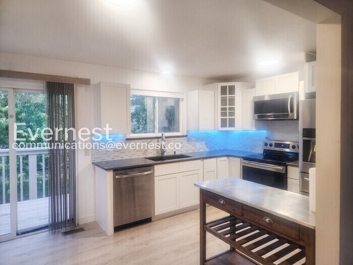 Building Photo - 9225 Clermont Dr