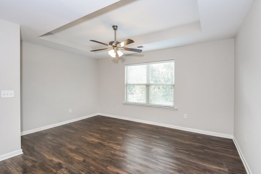 Building Photo - 255 Magnaview Dr