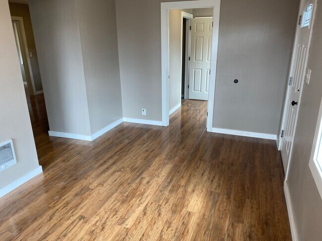 Building Photo - 20th St SE Duplex