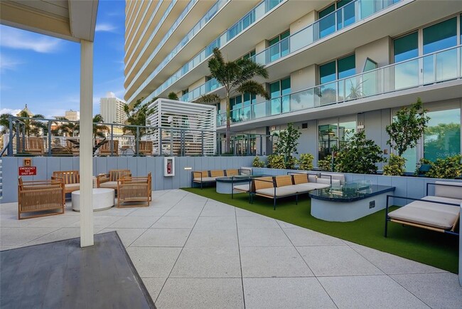 Building Photo - 400 Central Ave