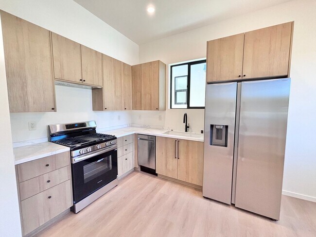 Building Photo - 17852 Saticoy St