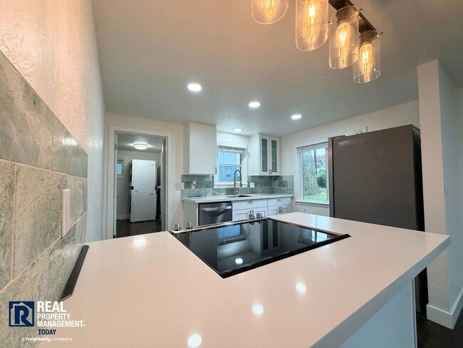 Building Photo - Charming Cottage Retreat with Modern Updates!