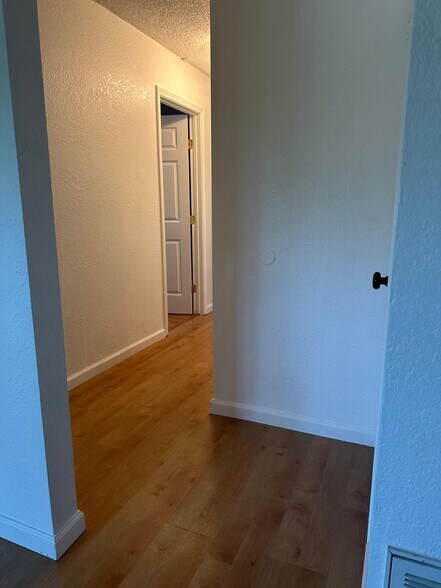 Building Photo - 115 Azalea Ct