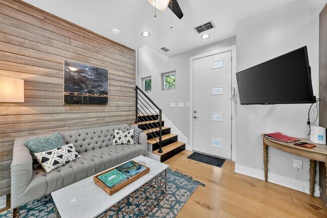 Building Photo - 2710 Wilson St